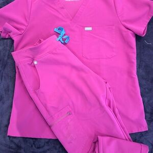 FIGS Rasberry Sorbet – Catarina™ Top L / Zamora™ Jogger Pants L